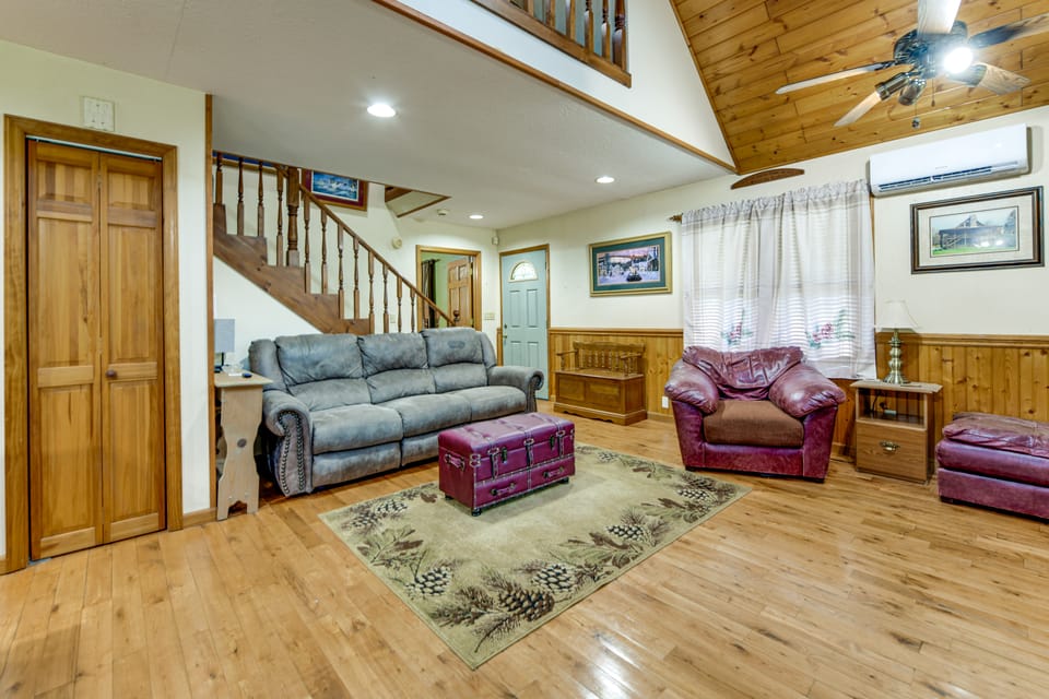 Creekside Maggie Valley Home w/ Mtn-View Creek-Vi House in North Carolina