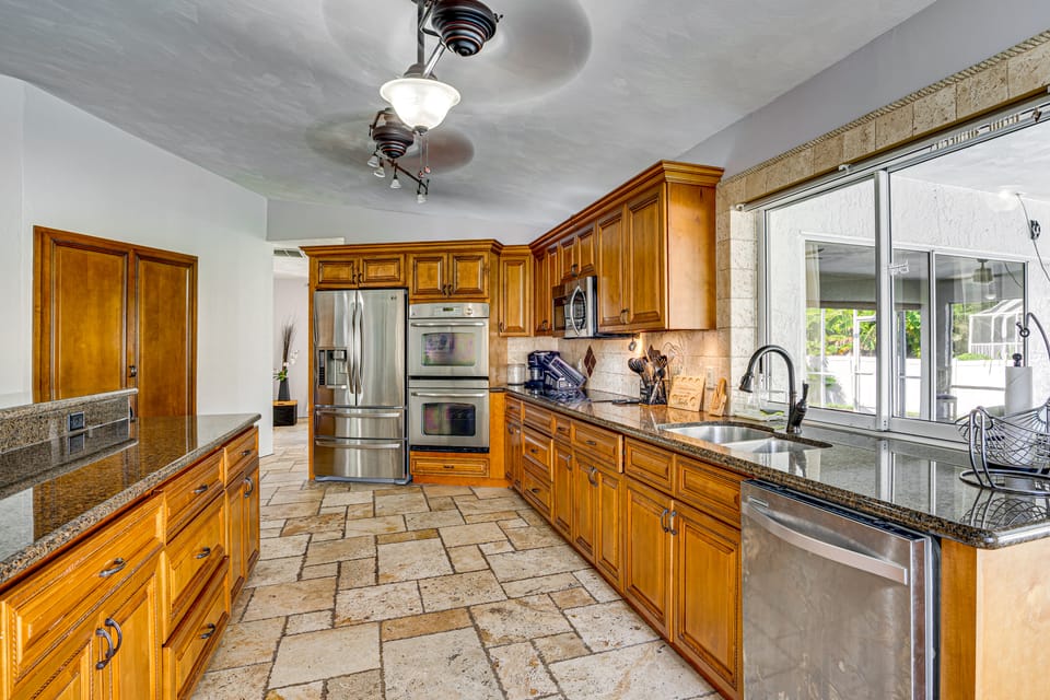 2 Mi to Six Mile Preserve! Family Getaway w/ Pool House in Fort Myers