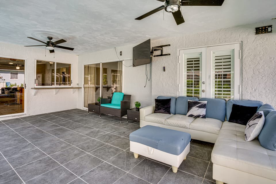 2 Mi to Six Mile Preserve! Family Getaway w/ Pool House in Fort Myers