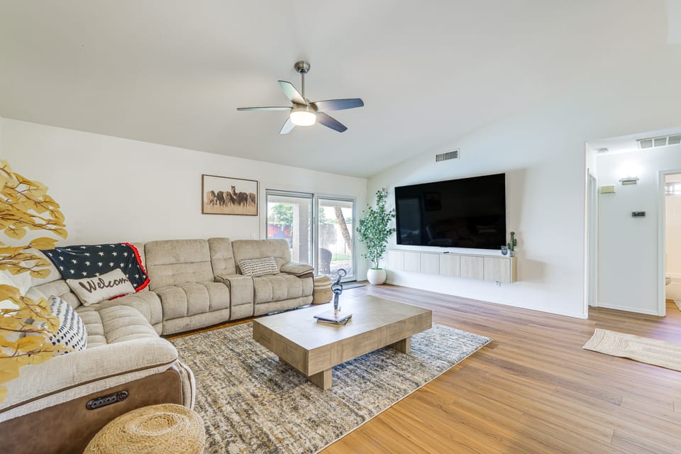 5 Mi to Stadiums! Quiet & Sun-Soaked Peoria Oasis House in Sun City