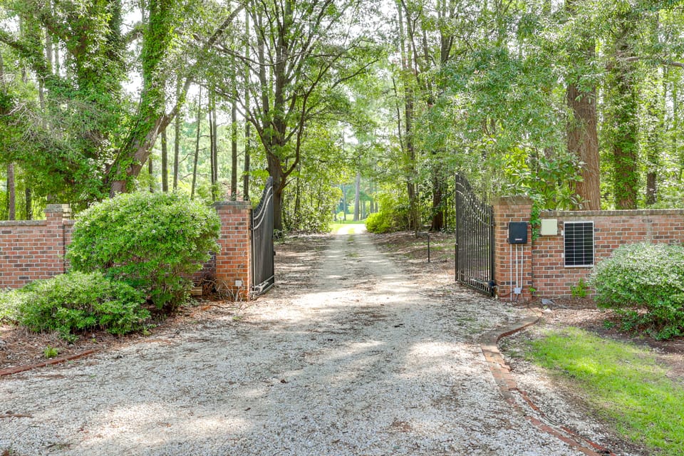 3 Mi to Dtwn! Grand Goldsboro Getaway House in Goldsboro