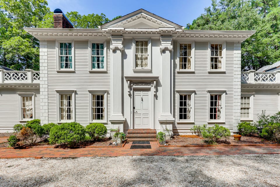 3 Mi to Dtwn! Grand Goldsboro Getaway House in Goldsboro