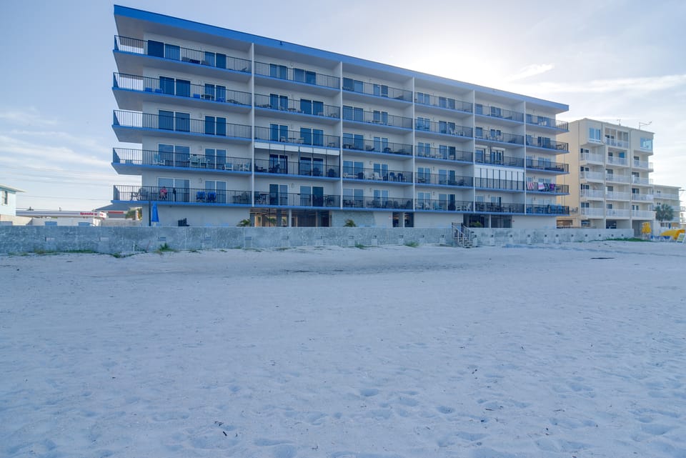 Unit w/ Stunning Gulf Views! Steps to Pool & Beach Apartment in Madeira Beach