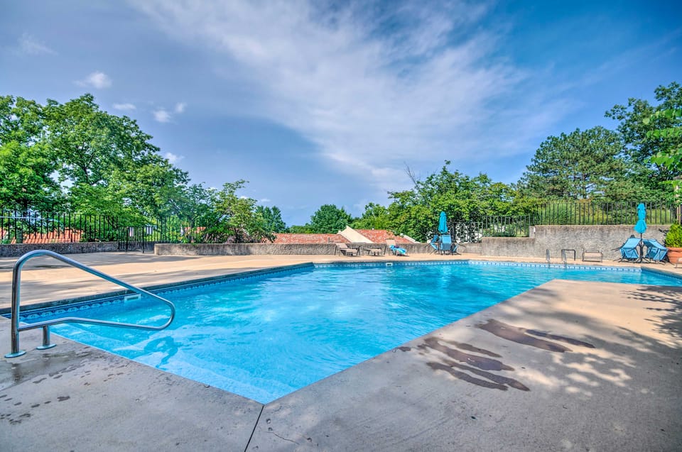 'The Wake Zone' Condo Near Lake of the Ozarks Apartment in Village Four Seasons
