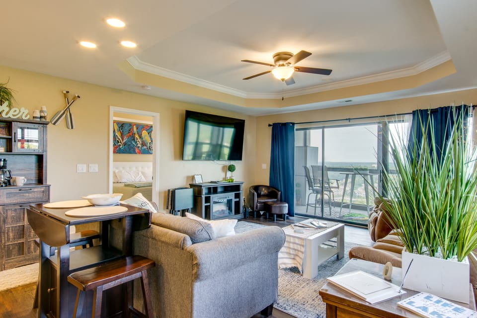 'The Wake Zone' Condo Near Lake of the Ozarks Apartment in Village Four Seasons