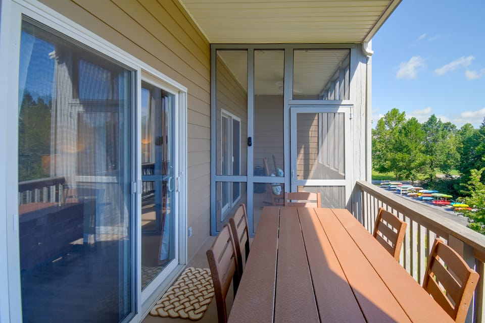 Waterfront Condo w/ Cove View on Smith Mtn Lake Apartment in Smith Mountain Lake