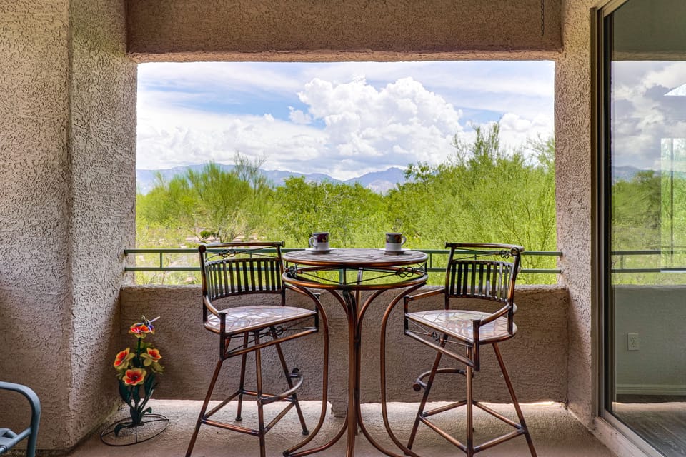 Pool & Hot Tub Access! Family Condo in Oro Valley Apartment in Oro Valley