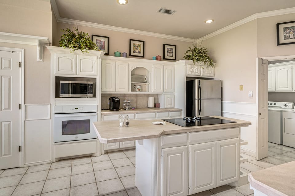 Spacious Backyard & Patio! Family Haven in Odessa House in Odessa