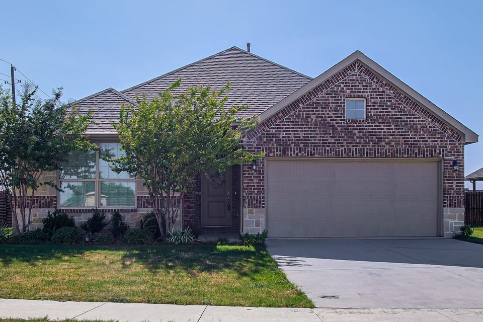 Family Home 7 Mi to University of North Texas! House in Denton