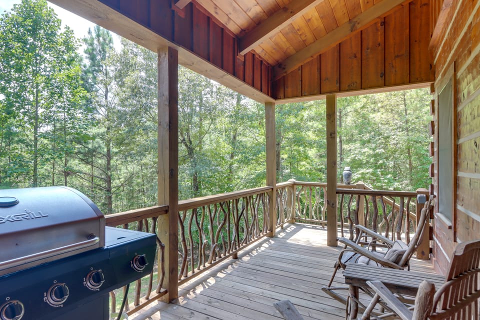 Woolly Bugger Cabin: Hot Tub & Fishing Pond House in Georgia