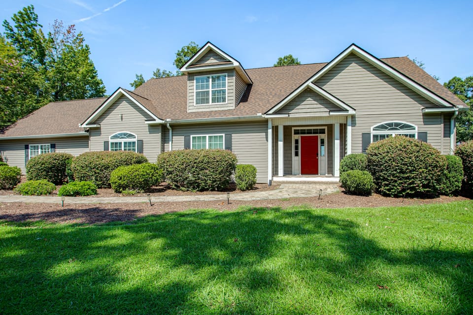 Pool, Dock & Sunset Views! Lake Wateree Retreat House in Lake Wateree