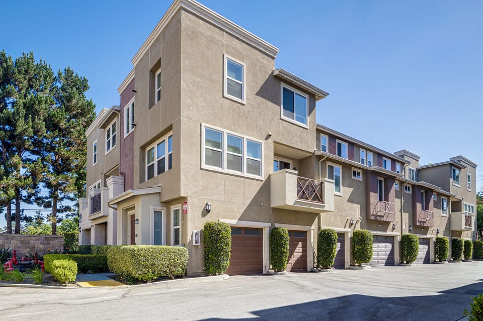 Walk to Train Station & More! Modern Compton Unit Apartment in Compton