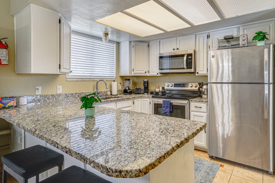 Centrally Located Escape in Midvale w/ Yard! Apartment in Midvale
