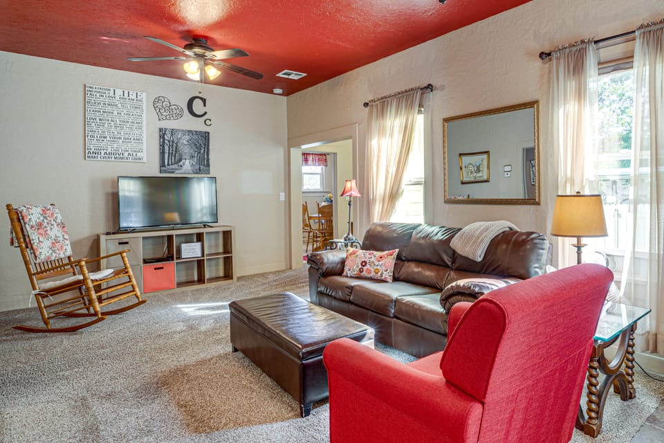 Grand Canyon Gateway: Walkable Williams Home House in Williams