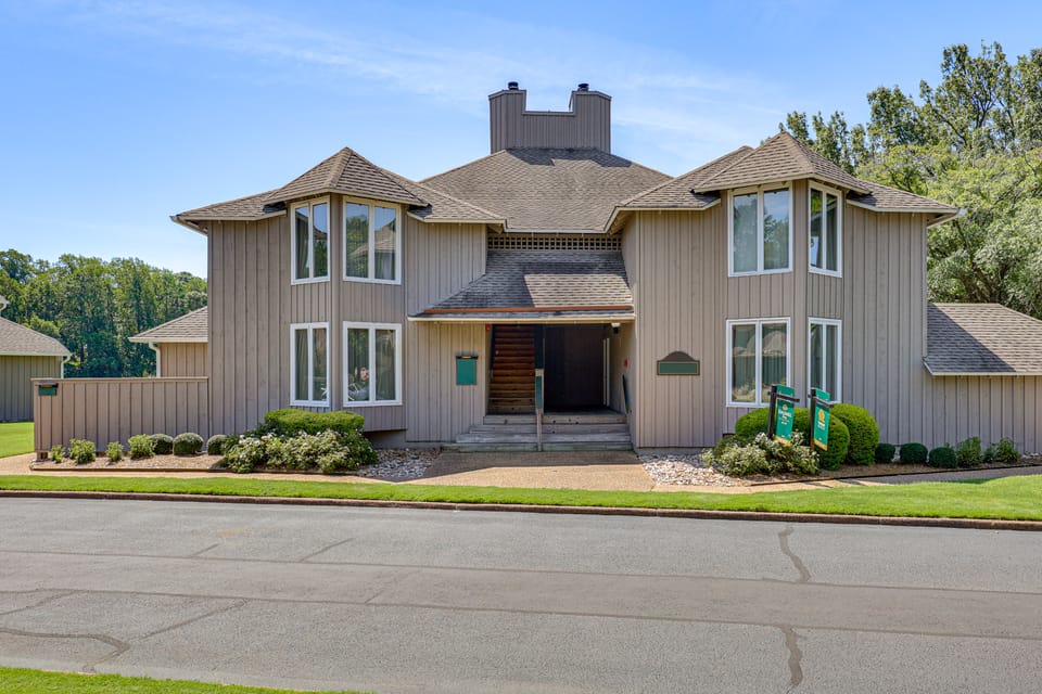 Pool & Marina Access! Condo Close to Busch Gardens Apartment in Virginia