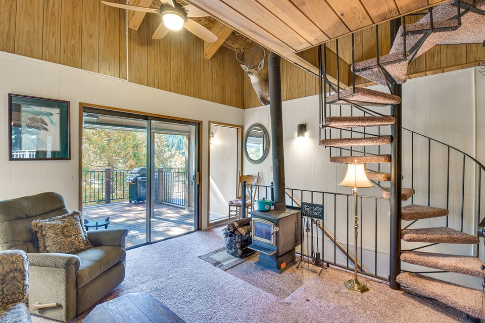 Fish, Hike, Ski & Play! Pinecrest Getaway Apartment in Tuolumne County