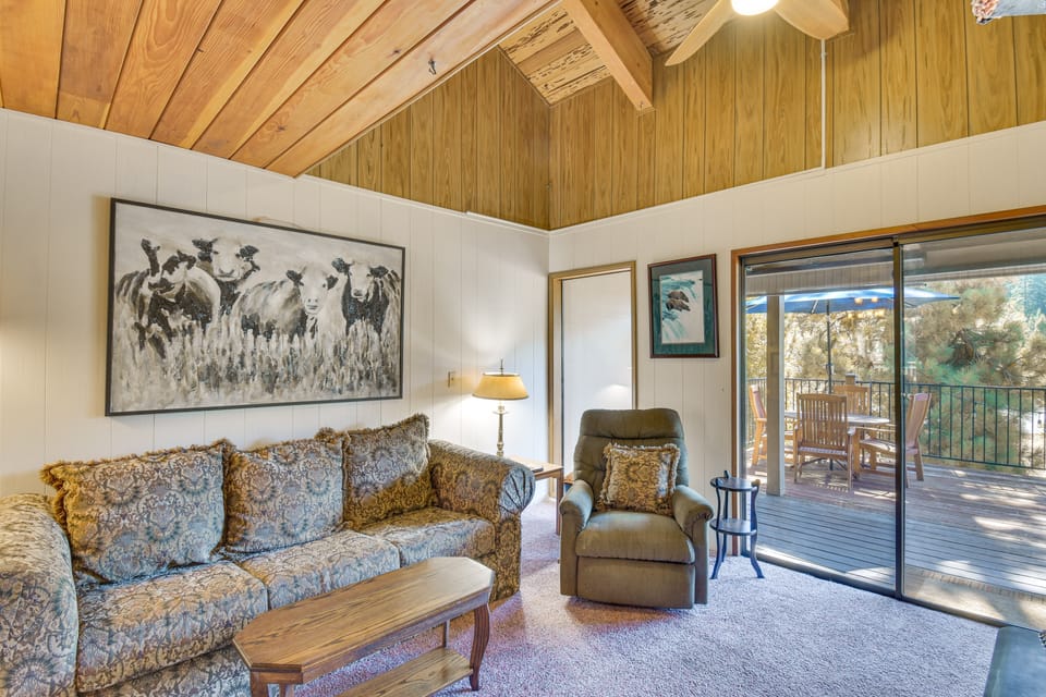 Fish, Hike, Ski & Play! Pinecrest Getaway Apartment in Tuolumne County