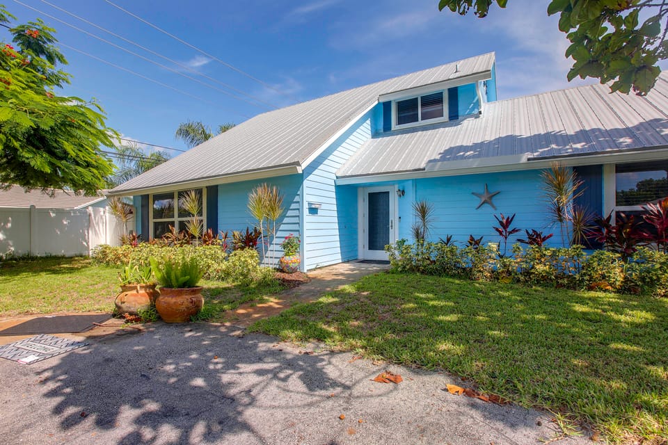 Delray Beach Oasis! Screened Lanai & Private Pool House in Delray Beach