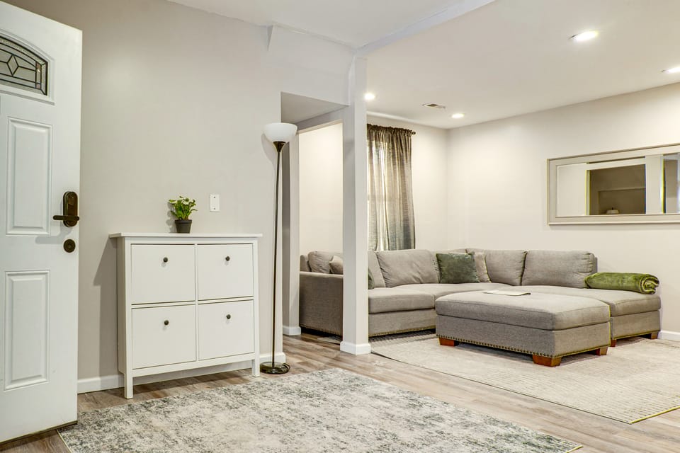 Updated Duplex - 3 Mi to Newark Penn Station! Apartment in Irvington