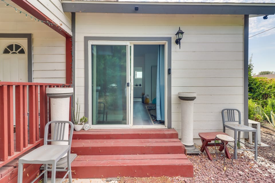 Soaking Tub, Fire Pit! Hemet Studio Suite Apartment in Hemet