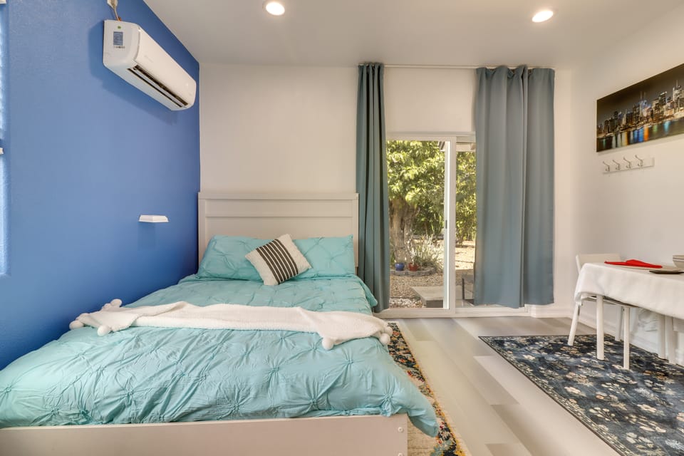 Soaking Tub, Fire Pit! Hemet Studio Suite Apartment in Hemet