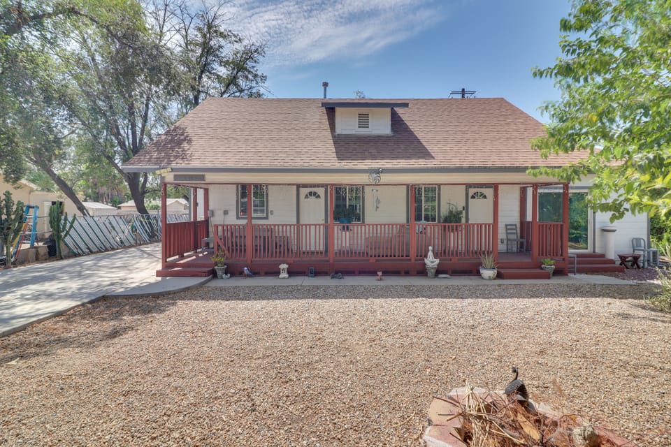 Sunny Hemet Escape w/ Covered Porch & Fire Pit House in Hemet