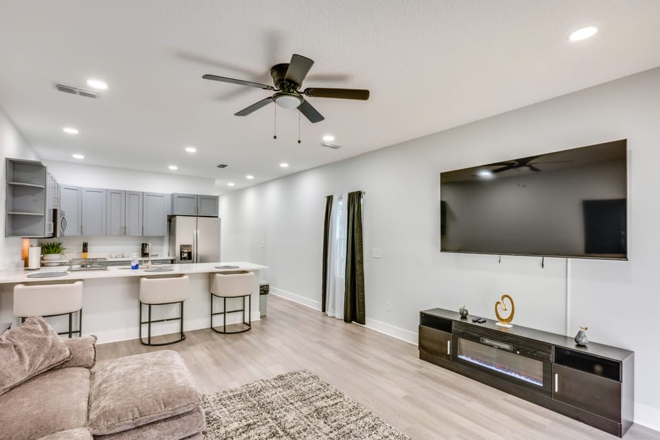 3 Mi to Dtwn & EverBank Stadium! Family Townhome Apartment in Jacksonville