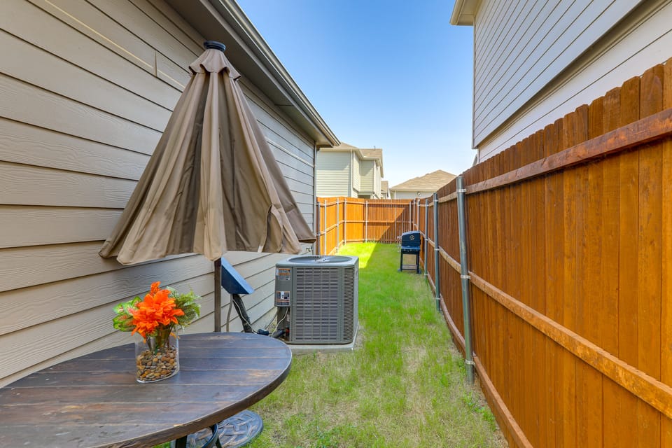 Family-Friendly Fort Worth Home: Private Yard House in Fort Worth