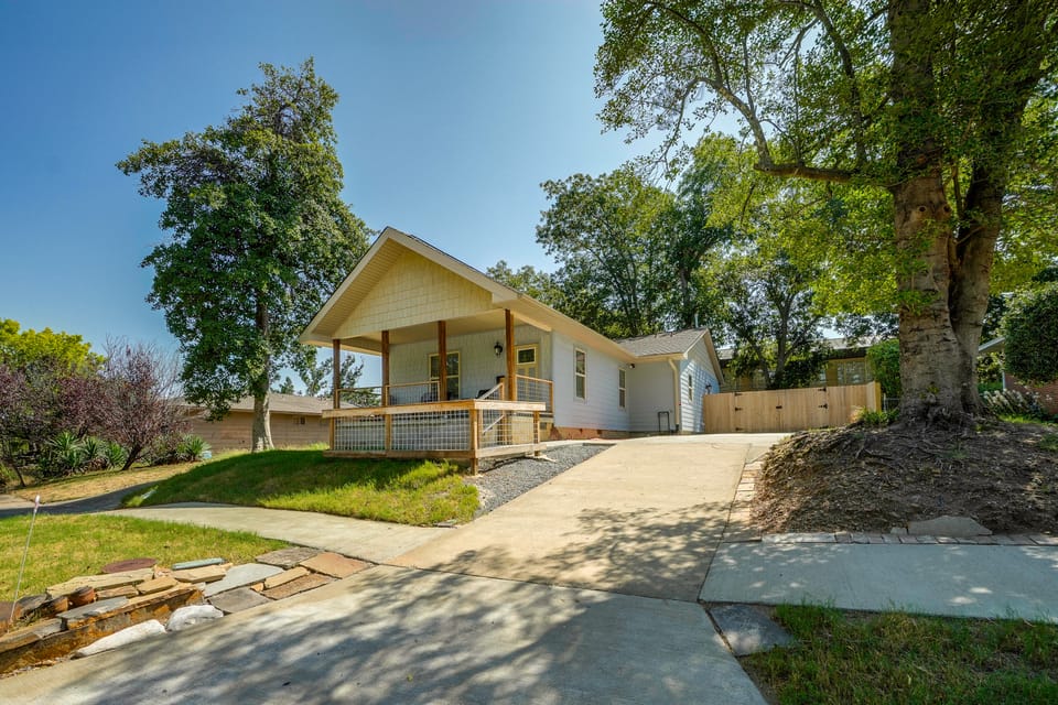 Little Rock Family Home, 1 Mi to Dtwn House in Little Rock