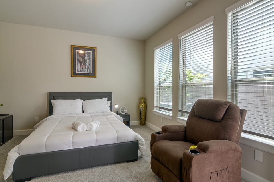 Modern Efficiency Studio Near NRG & Medical Center Apartment in Harris County