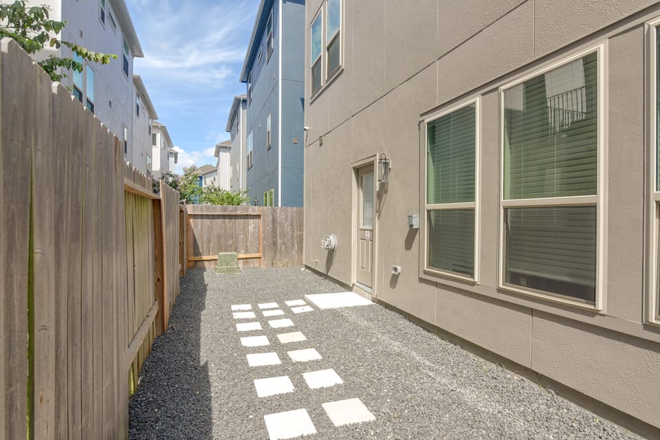 Modern Efficiency Studio Near NRG & Medical Center Apartment in Harris County