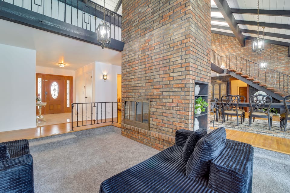 Backyard Oasis! Spacious Tulsa Home w/ Pool House in Tulsa