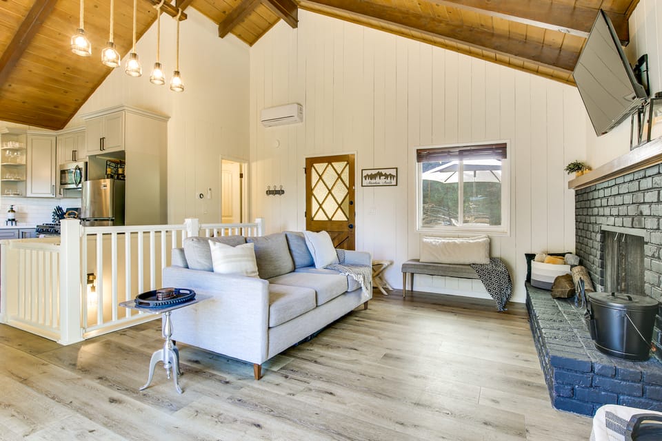 Lake Arrowhead Extended Stay! Deck w/ Forest Views House in Lake Arrowhead