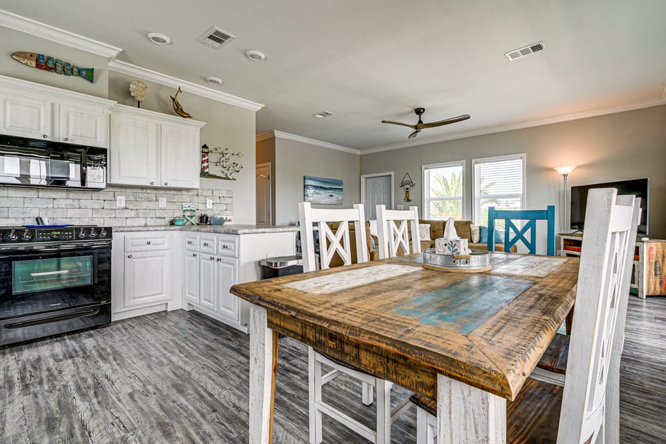 Waterfront Retreat w/ Boat Dock! Hudson Hideaway House in Hudson