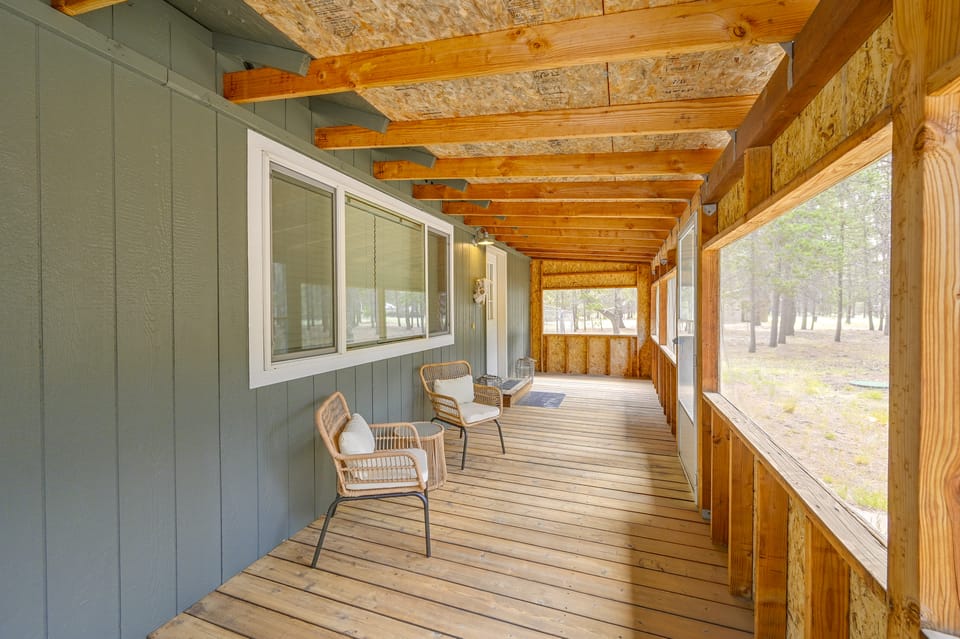 All-Season Adventure in La Pine! Cozy Home w/ Yard House in Oregon