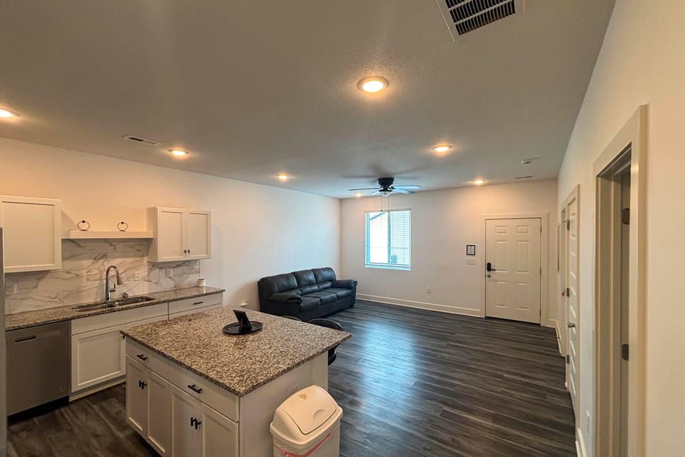 Newly Built Condo, 6 Mi to Downtown Wichita! Apartment in Wichita