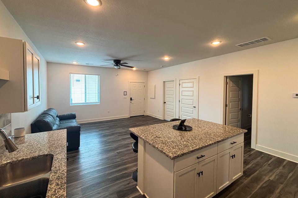 Newly Built Condo, 6 Mi to Downtown Wichita! Apartment in Wichita