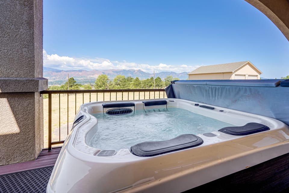 Stunning Views! Private Home & Apartment Retreat House in Colorado Springs