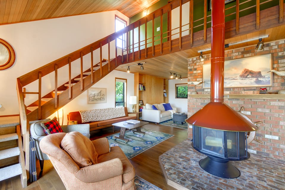 Hood Canal Views & Near Alderbrook Resort! House in Hood Canal