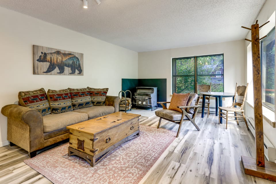 Walk to Crystal River & Dtwn! Mtn-View Gem w/ Deck House in Marble