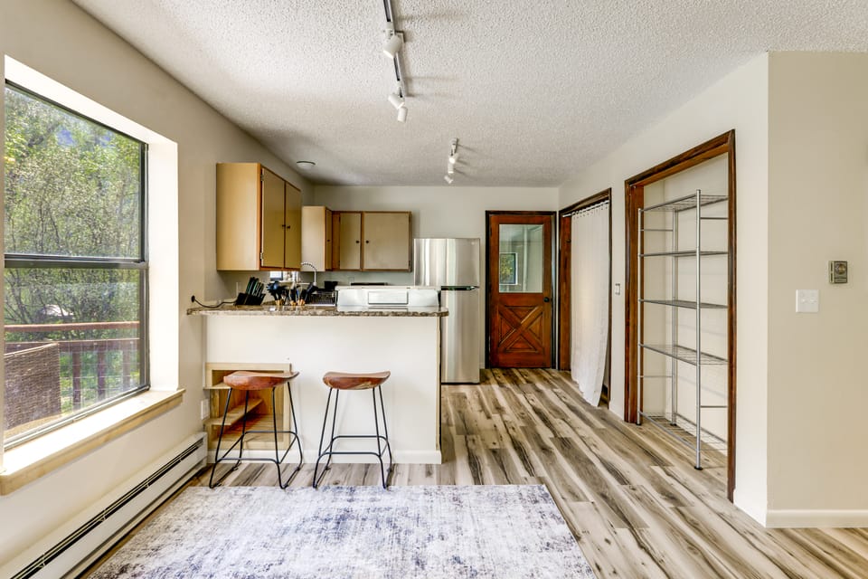 Walk to Crystal River & Dtwn! Mtn-View Gem w/ Deck House in Marble