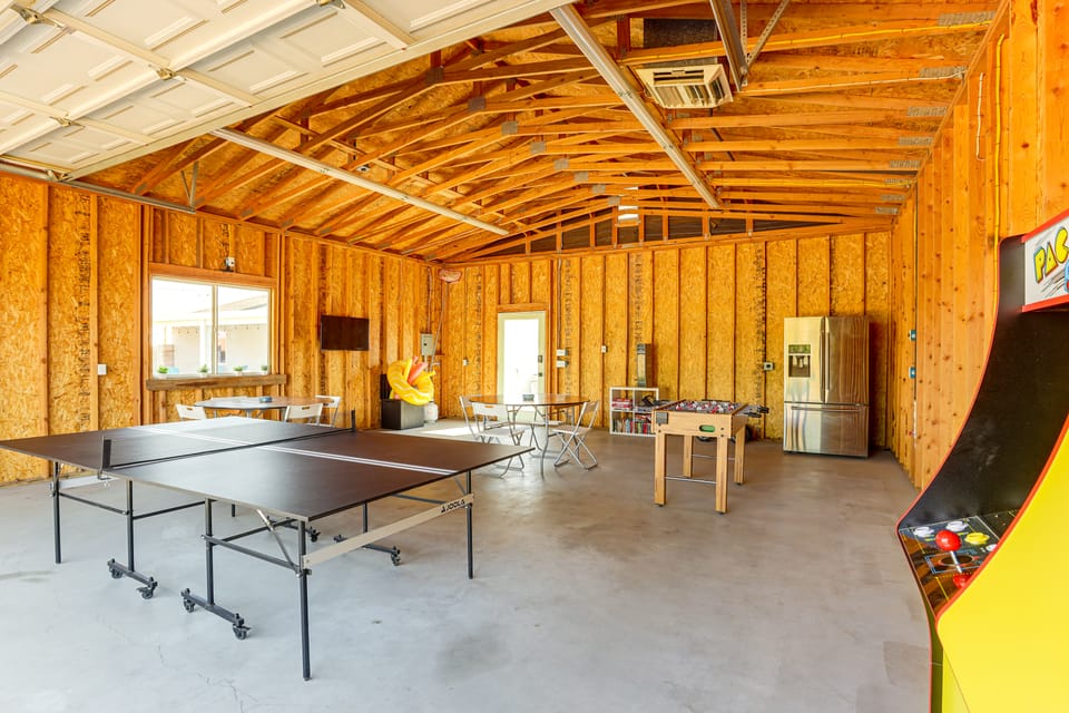 Heated Pool, Spa & Game Room: Yucca Valley Retreat House in Yucca Valley