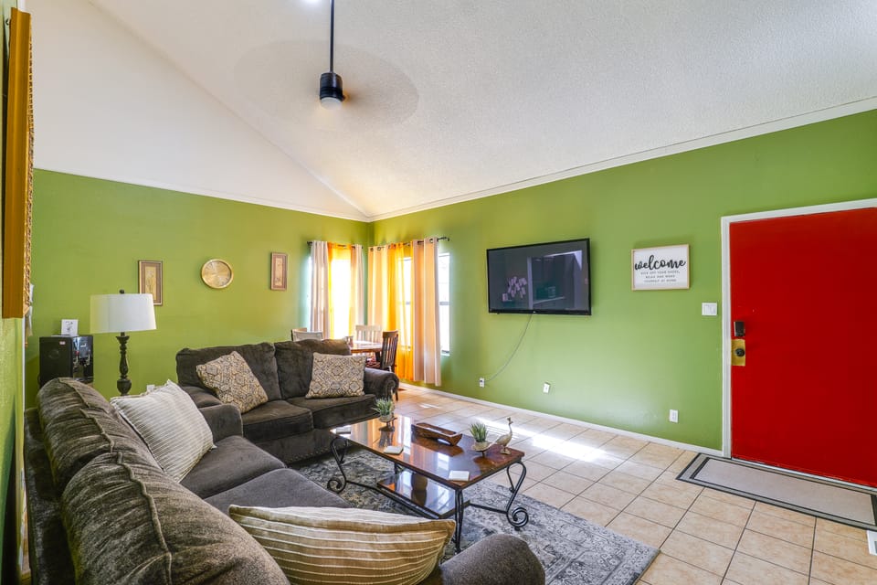 Walk to Downtown Roswell! Quaint Home w/ Patios House in Roswell