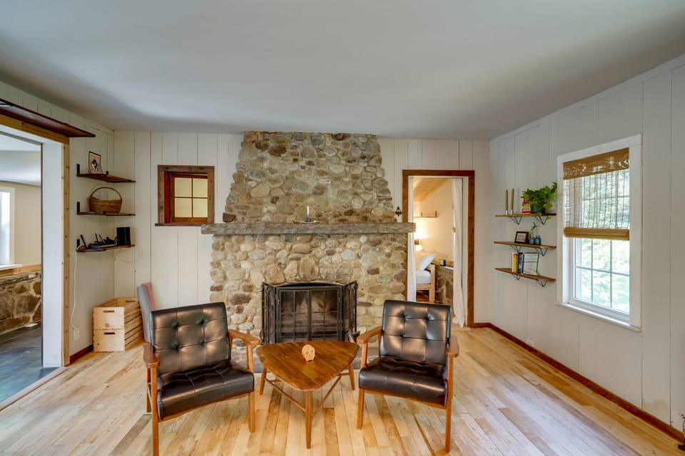 Hike, Recharge & Unwind! Saugerties Cabin House in Hudson Valley
