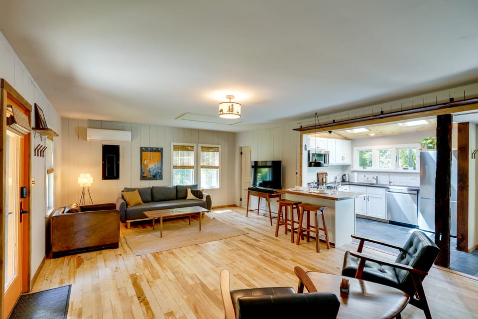 Hike, Recharge & Unwind! Saugerties Cabin House in Hudson Valley