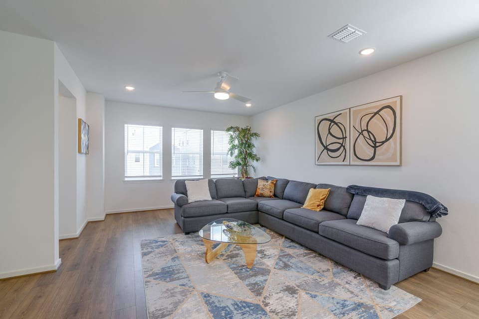 Houston Home w/ Private Garage & Office Space House in Harris County