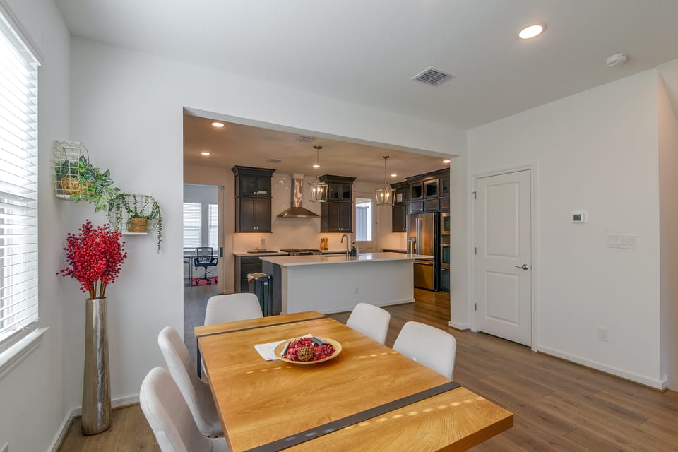 Houston Home w/ Private Garage & Office Space House in Harris County