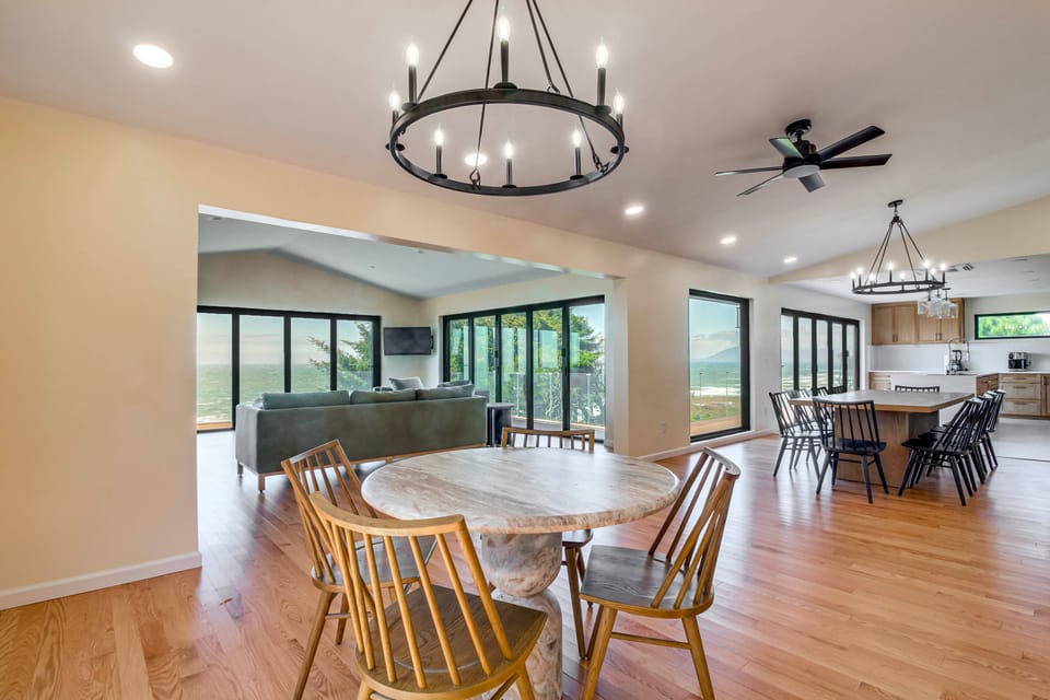 Beachfront, Pool, and Views on Oregon Coast: 5BR House in Oregon