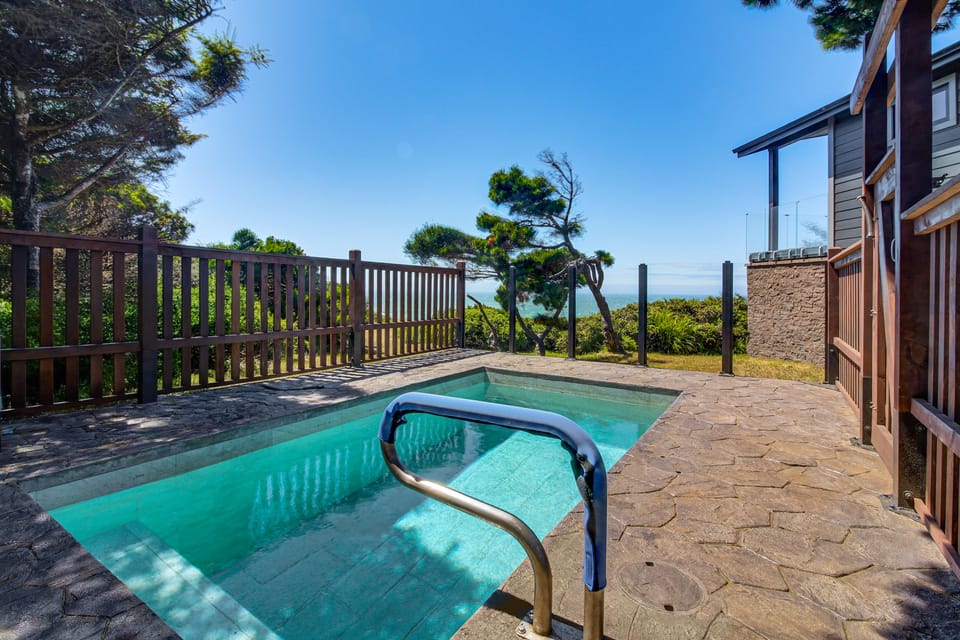 Beachfront, Pool, and Views on Oregon Coast: 5BR House in Oregon