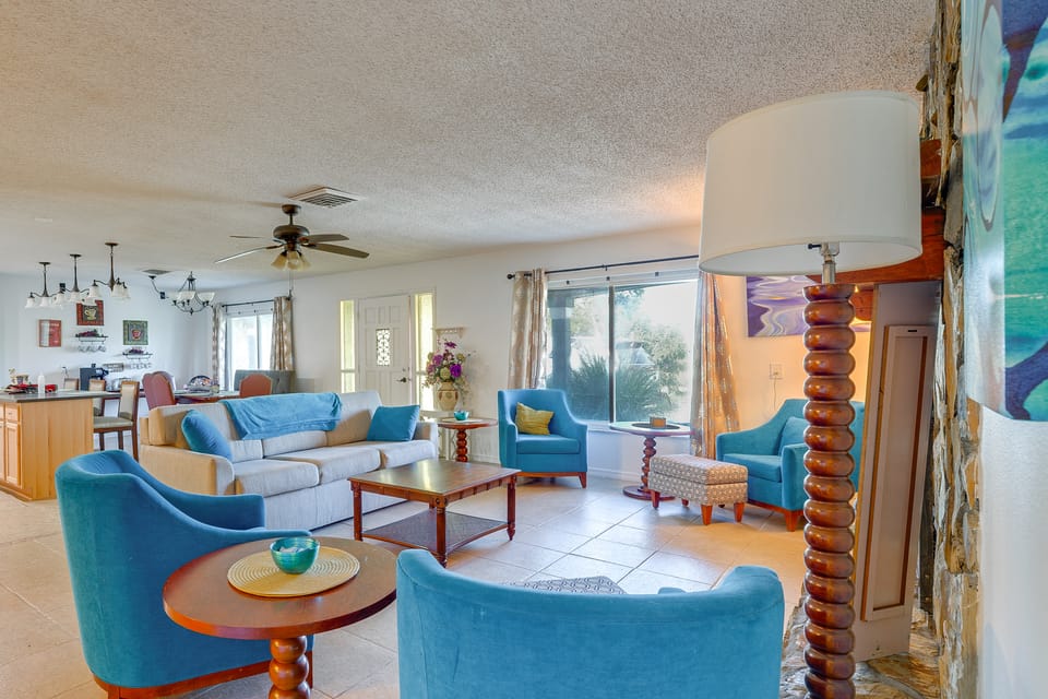 4 Mi to Hudson Beach! Spacious Group Retreat House in Florida